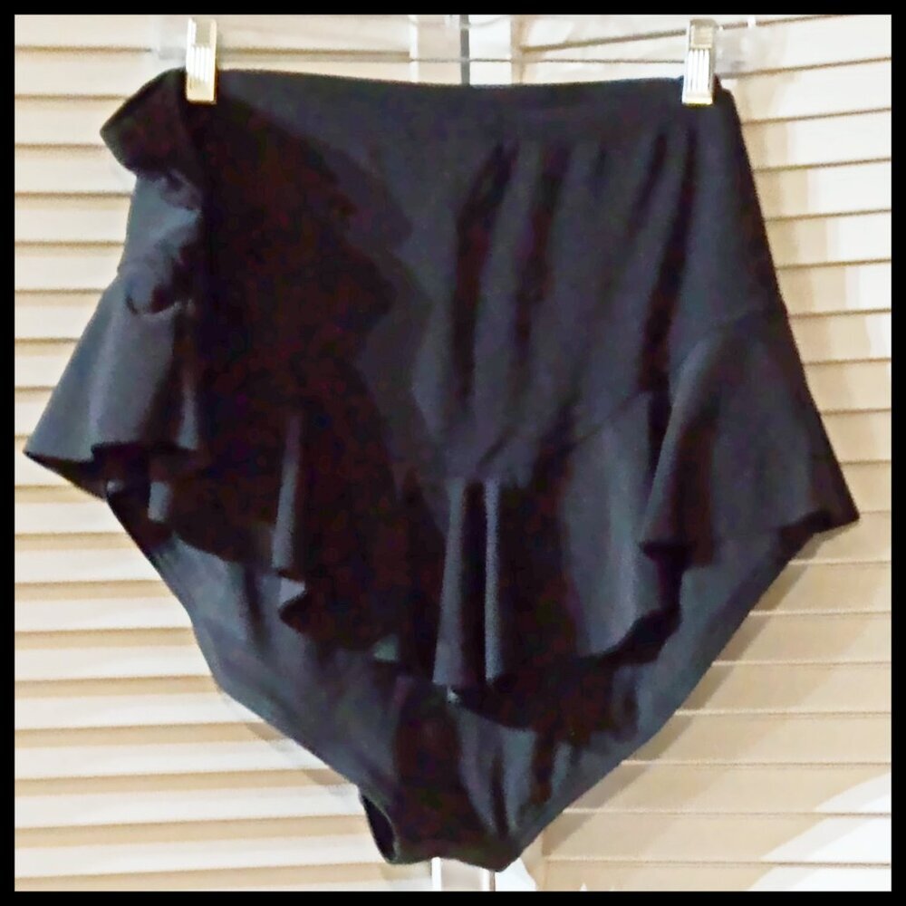 NWT Plus Size 26 Black Ruffled Swim Shorts